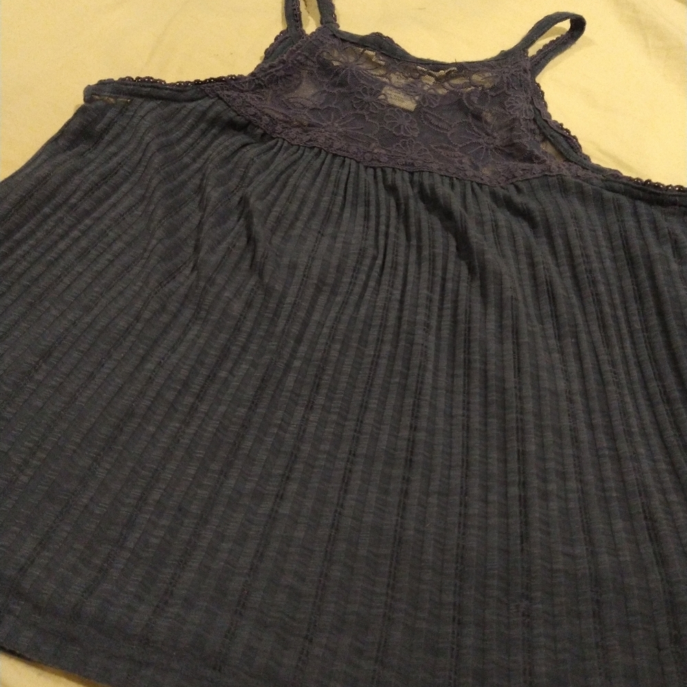 American Rag Embroidered Flowy Top - Picture 5 of 6